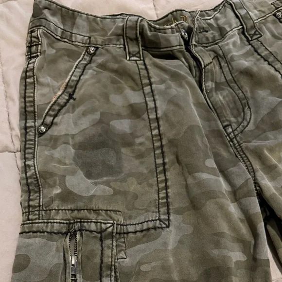 Rock Revival mens camo shorts ( greens) EUC size 38 /23 - Picture 8 of 8